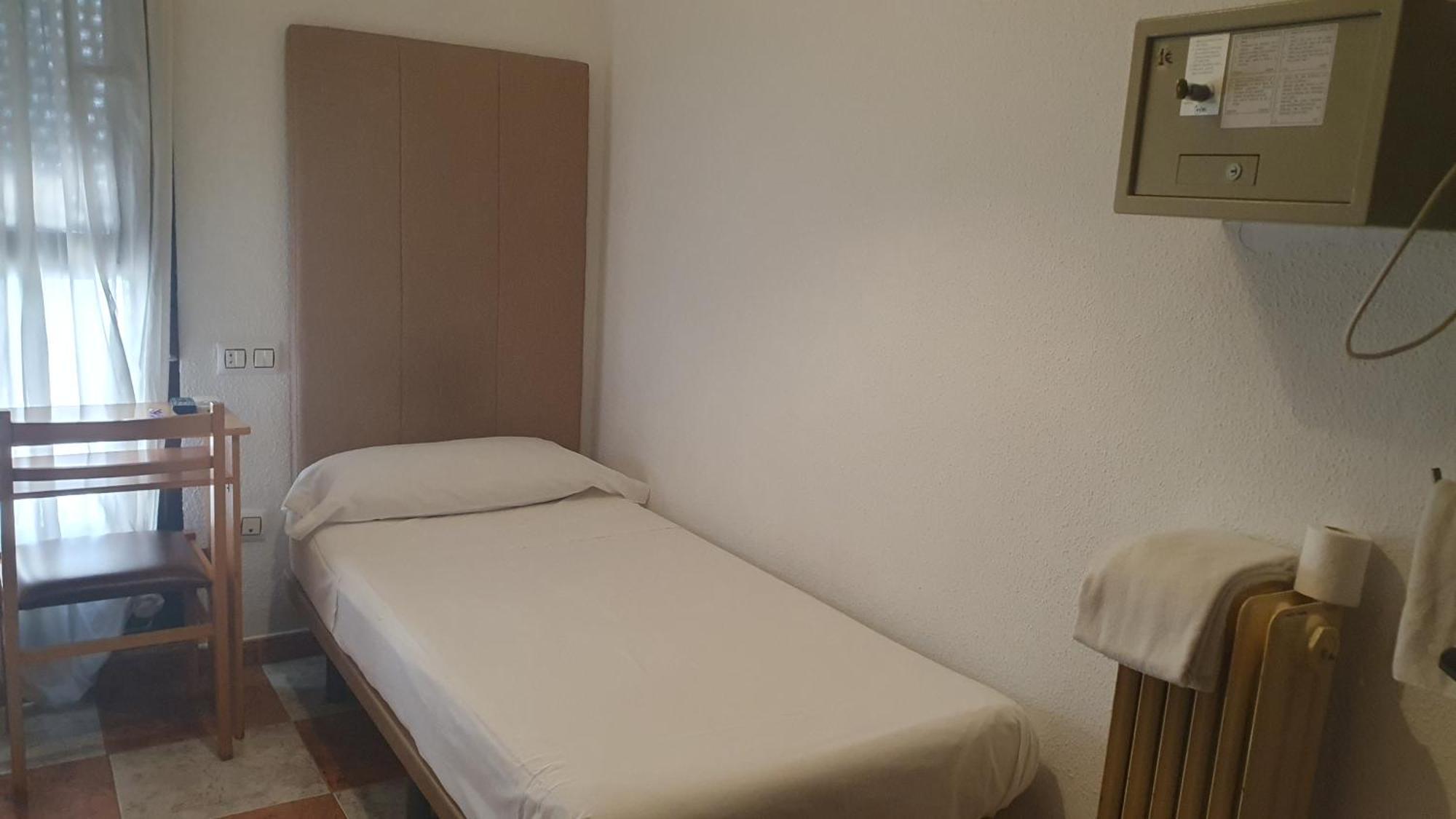 Fuencarral Kryse&Breogan Hotel Madrid Room photo